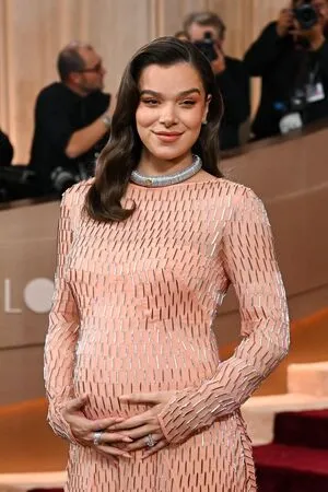 Hailee Steinfeld OnlyFans Leaked Free Thumbnail Picture - #wkFAdgEgm0