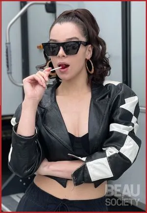 Hailee Steinfeld OnlyFans Leaked Free Thumbnail Picture - #yEEe9KdsEM