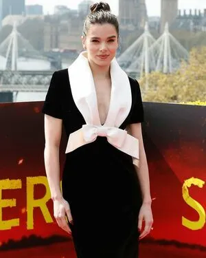 Hailee Steinfeld OnlyFans Leaked Free Thumbnail Picture - #yjLdnuYCGQ