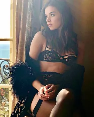 Hailee Steinfeld OnlyFans Leaked Free Thumbnail Picture - #0GD3Sd25by