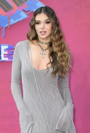 Hailee Steinfeld OnlyFans Leaked Free Thumbnail Picture - #0Zc1LXZMMX