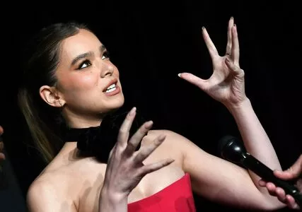 Hailee Steinfeld OnlyFans Leaked Free Thumbnail Picture - #1Ckm60qlcc