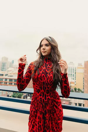 Hailee Steinfeld OnlyFans Leaked Free Thumbnail Picture - #1FcglMRIdM