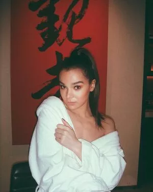 Hailee Steinfeld OnlyFans Leaked Free Thumbnail Picture - #1KWahk8zG8