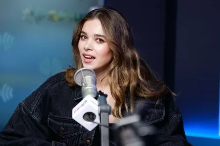 Hailee Steinfeld OnlyFans Leaked Free Thumbnail Picture - #1R1Vxn6AYi