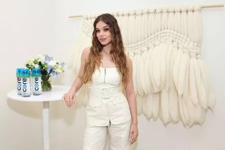 Hailee Steinfeld OnlyFans Leaked Free Thumbnail Picture - #1WAYOhklro