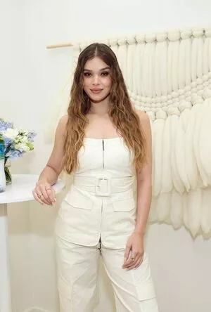 Hailee Steinfeld OnlyFans Leaked Free Thumbnail Picture - #1bUQpW42Qv