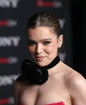 Hailee Steinfeld OnlyFans Leaked Free Thumbnail Picture - #1uWd5fmH2a