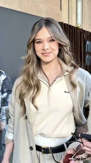 Hailee Steinfeld OnlyFans Leaked Free Thumbnail Picture - #2PTUMnTROt