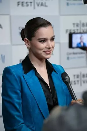 Hailee Steinfeld OnlyFans Leaked Free Thumbnail Picture - #2WSxNrpWzF