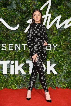 Hailee Steinfeld OnlyFans Leaked Free Thumbnail Picture - #3lVBKplhfh
