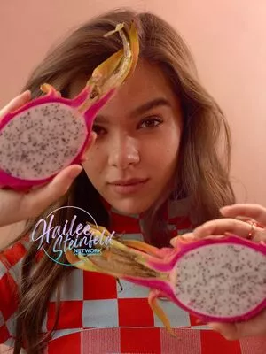 Hailee Steinfeld OnlyFans Leaked Free Thumbnail Picture - #3sTWe5PPNF