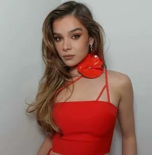 Hailee Steinfeld OnlyFans Leaked Free Thumbnail Picture - #4SxlZkgonX