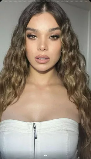 Hailee Steinfeld OnlyFans Leaked Free Thumbnail Picture - #4UeBJ8OWmE