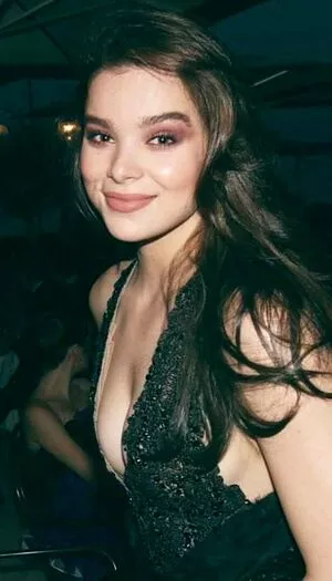 Hailee Steinfeld OnlyFans Leaked Free Thumbnail Picture - #52t46NIxIP
