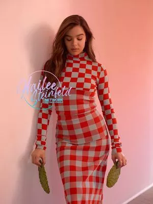 Hailee Steinfeld OnlyFans Leaked Free Thumbnail Picture - #59fEjceH9B