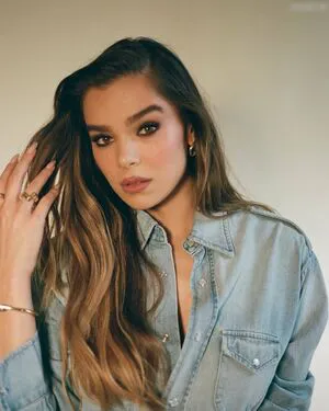 Hailee Steinfeld OnlyFans Leaked Free Thumbnail Picture - #5FcbTJxdzj