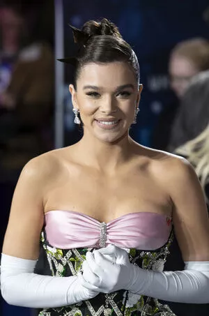Hailee Steinfeld OnlyFans Leaked Free Thumbnail Picture - #5GgStQfmZI