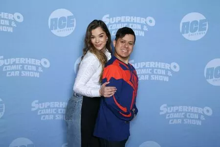 Hailee Steinfeld OnlyFans Leaked Free Thumbnail Picture - #5K5d14B3NS