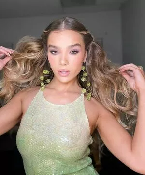 Hailee Steinfeld OnlyFans Leaked Free Thumbnail Picture - #5R7L1sfnCY