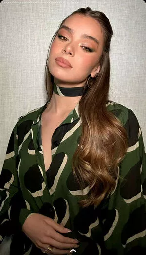 Hailee Steinfeld OnlyFans Leaked Free Thumbnail Picture - #5Xi9wRLTB8