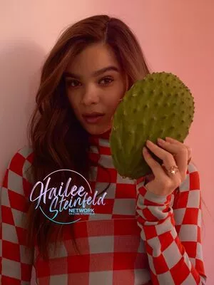 Hailee Steinfeld OnlyFans Leaked Free Thumbnail Picture - #5fYWal7l0L