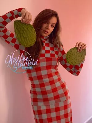 Hailee Steinfeld OnlyFans Leaked Free Thumbnail Picture - #5zT7eG1g0w