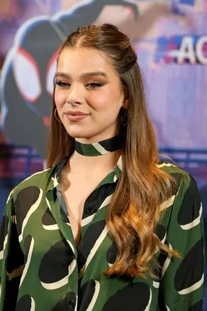 Hailee Steinfeld OnlyFans Leaked Free Thumbnail Picture - #61iu13nxWW