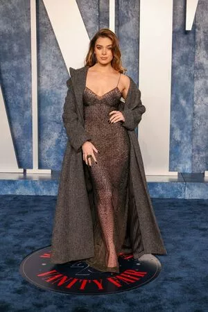 Hailee Steinfeld OnlyFans Leaked Free Thumbnail Picture - #6R6aOxpmsJ