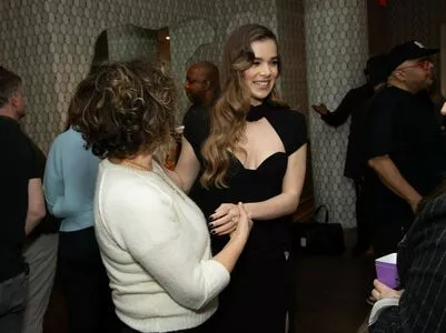 Hailee Steinfeld OnlyFans Leaked Free Thumbnail Picture - #6gYx1VHBZH