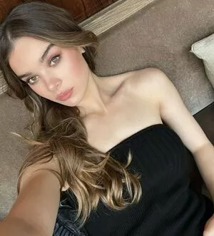 Hailee Steinfeld OnlyFans Leaked Free Thumbnail Picture - #73XCOIA1OP