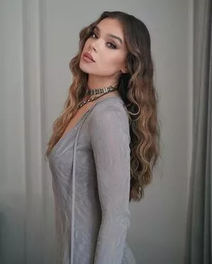 Hailee Steinfeld OnlyFans Leaked Free Thumbnail Picture - #7Gy5qQmeOX