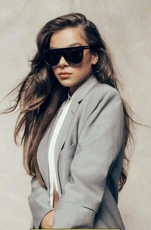 Hailee Steinfeld OnlyFans Leaked Free Thumbnail Picture - #7I9bz13qis