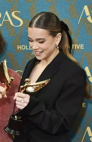 Hailee Steinfeld OnlyFans Leaked Free Thumbnail Picture - #7PLyHFIp36