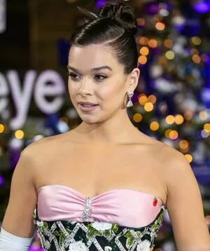 Hailee Steinfeld OnlyFans Leaked Free Thumbnail Picture - #7W3oPWSl19