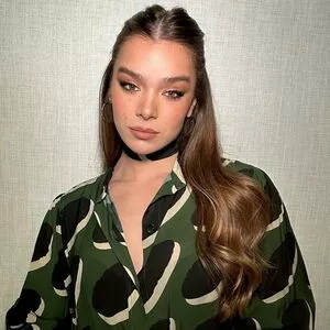 Hailee Steinfeld OnlyFans Leaked Free Thumbnail Picture - #7fkCLUzkYa