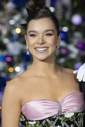 Hailee Steinfeld OnlyFans Leaked Free Thumbnail Picture - #7j1UNw09EG