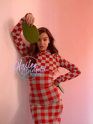Hailee Steinfeld OnlyFans Leaked Free Thumbnail Picture - #7uGiUd5qqo