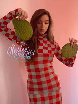Hailee Steinfeld OnlyFans Leaked Free Thumbnail Picture - #7yHSBEfIl7