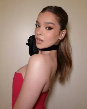 Hailee Steinfeld OnlyFans Leaked Free Thumbnail Picture - #8LwpkAaW6I