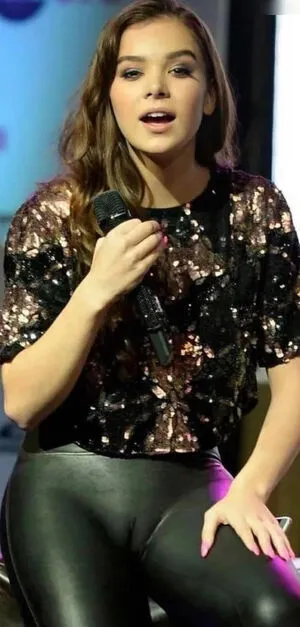 Hailee Steinfeld OnlyFans Leaked Free Thumbnail Picture - #8aWuUEWS4l