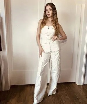 Hailee Steinfeld OnlyFans Leaked Free Thumbnail Picture - #8bGB0eKxtM