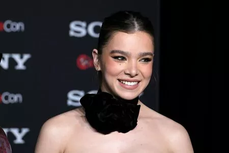 Hailee Steinfeld OnlyFans Leaked Free Thumbnail Picture - #8pUiFy1t3d