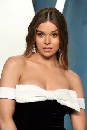 Hailee Steinfeld OnlyFans Leaked Free Thumbnail Picture - #8rBEfmi05Q
