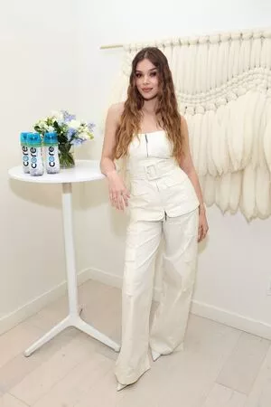 Hailee Steinfeld OnlyFans Leaked Free Thumbnail Picture - #8vBCAoTycy