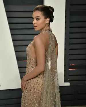 Hailee Steinfeld OnlyFans Leaked Free Thumbnail Picture - #956F7jA7i4