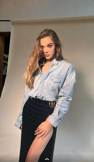 Hailee Steinfeld OnlyFans Leaked Free Thumbnail Picture - #9OuO0MxQRb