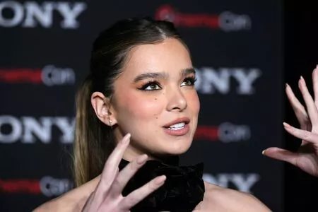 Hailee Steinfeld OnlyFans Leaked Free Thumbnail Picture - #9TAeWUTBnR