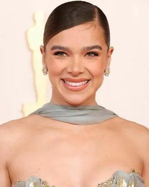 Hailee Steinfeld OnlyFans Leaked Free Thumbnail Picture - #9XU1E9dRE2