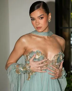 Hailee Steinfeld OnlyFans Leaked Free Thumbnail Picture - #9mXUXRumTw